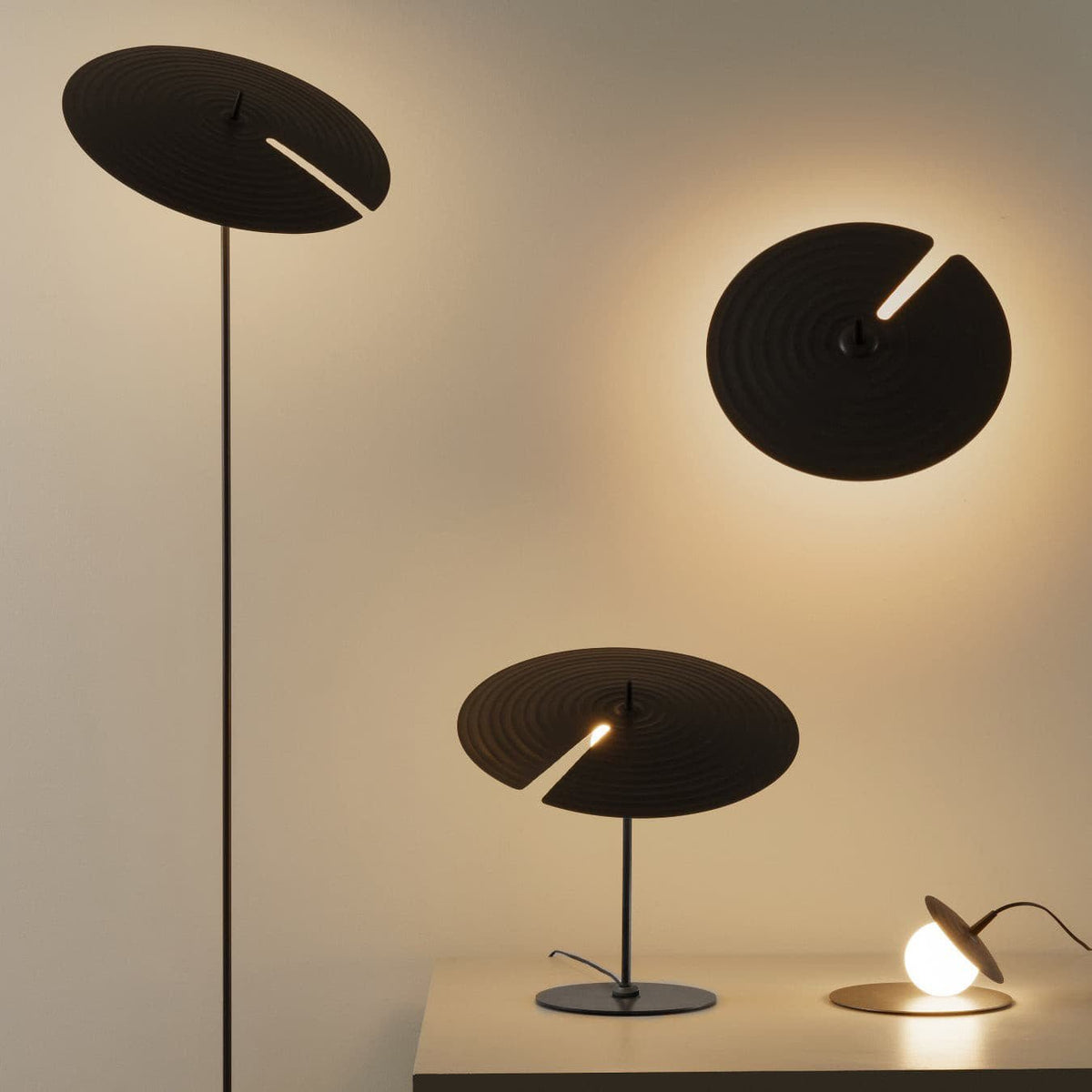 Spira moderne gulvlampe i aluminium