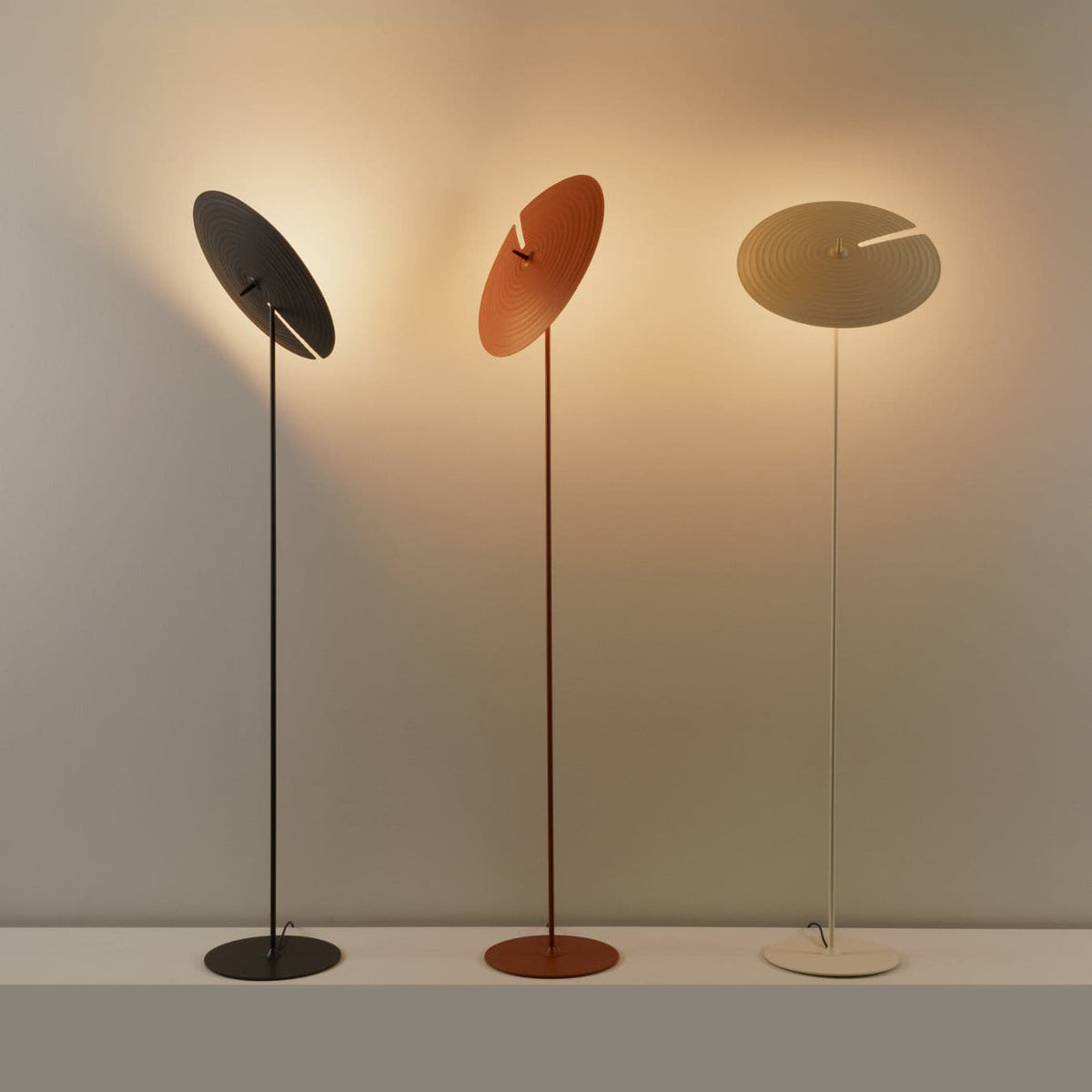 Spira moderne gulvlampe i aluminium