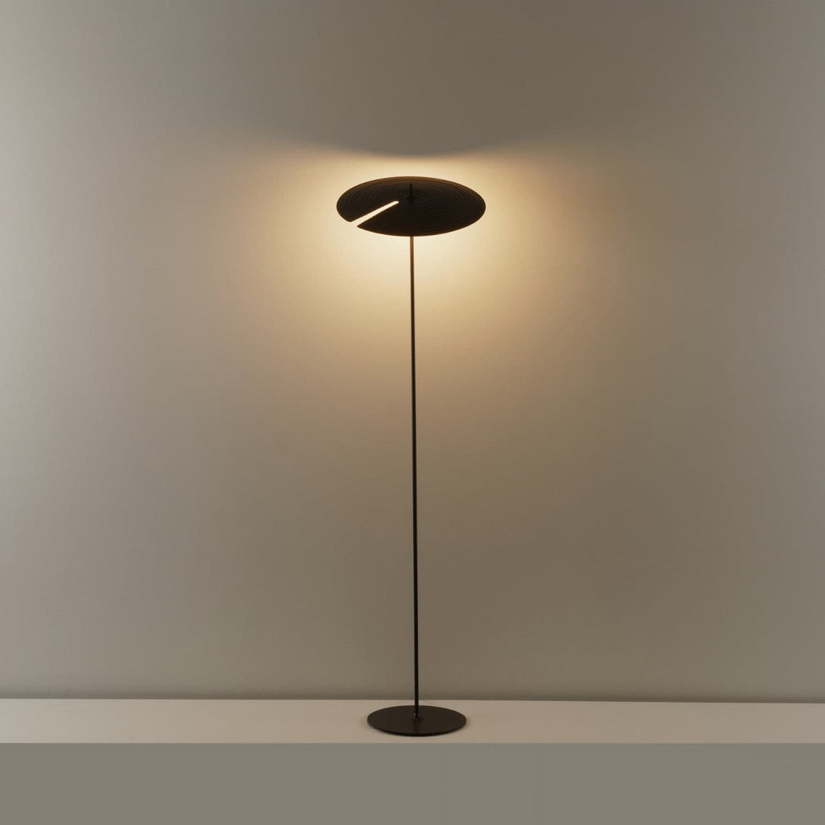 Spira moderne gulvlampe i aluminium