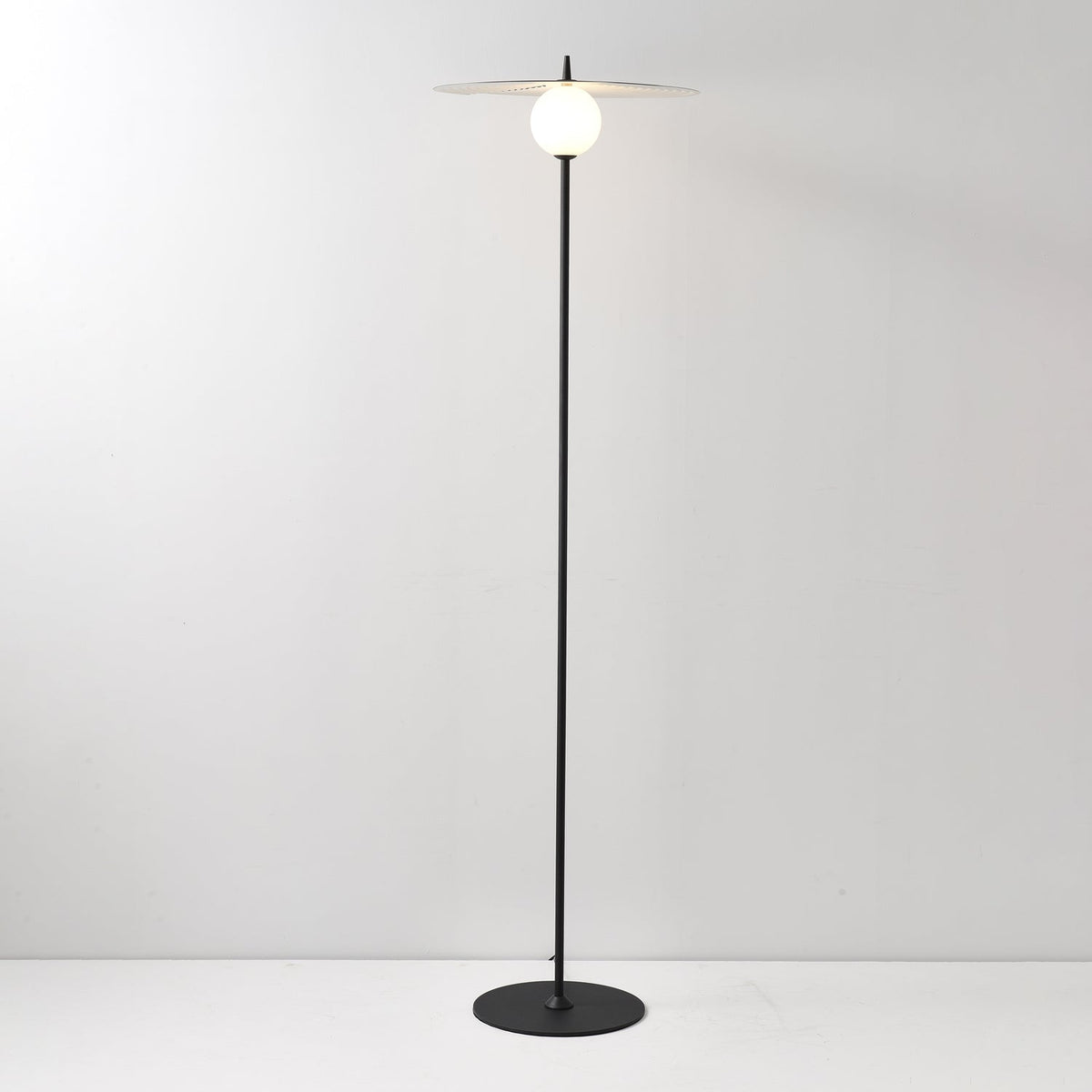 Spira moderne gulvlampe i aluminium
