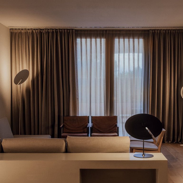 Vortex moderne bordlampe i aluminium