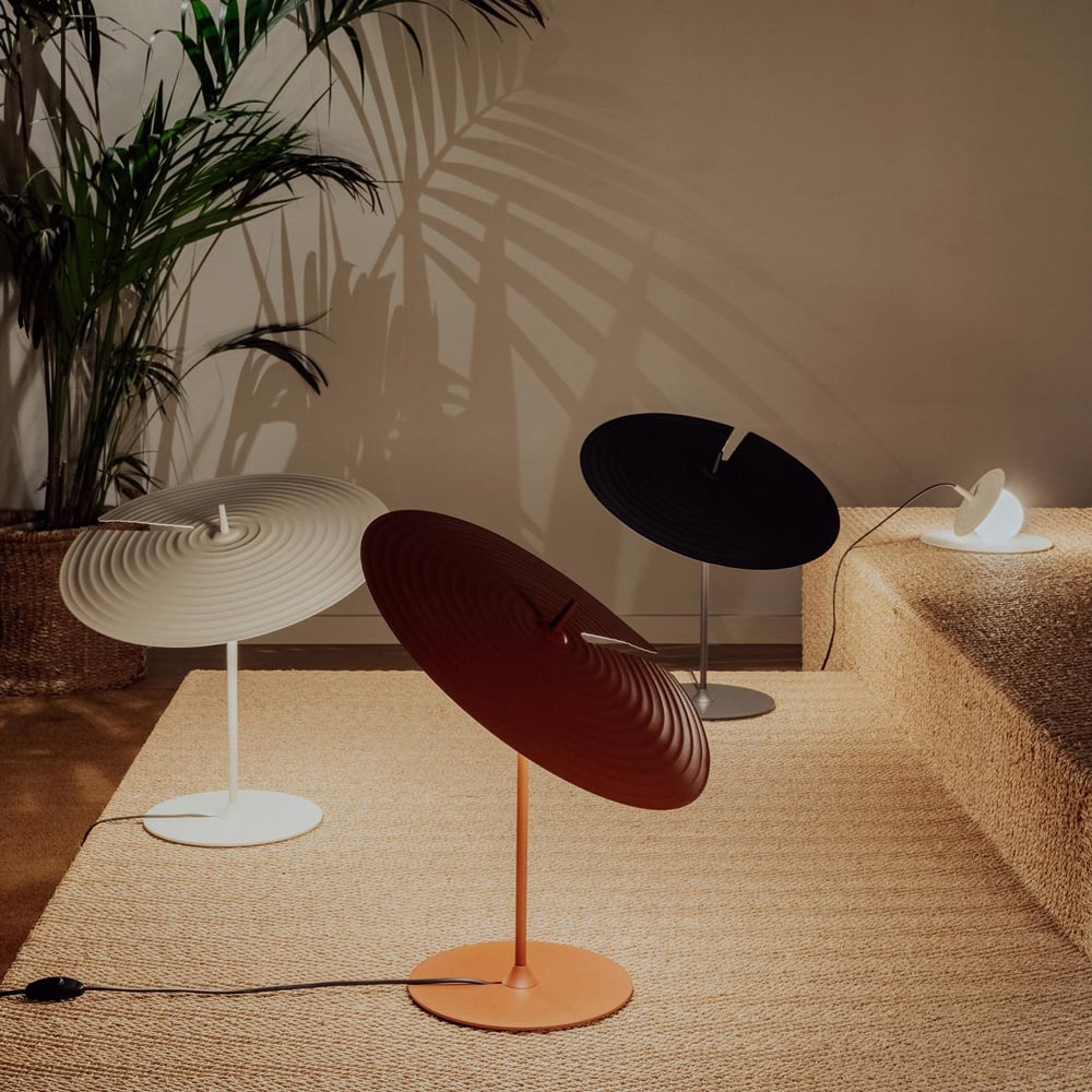 Vortex moderne bordlampe i aluminium
