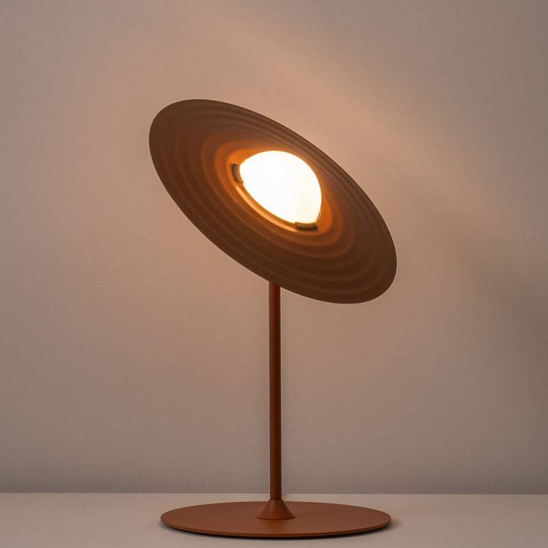 Vortex moderne bordlampe i aluminium