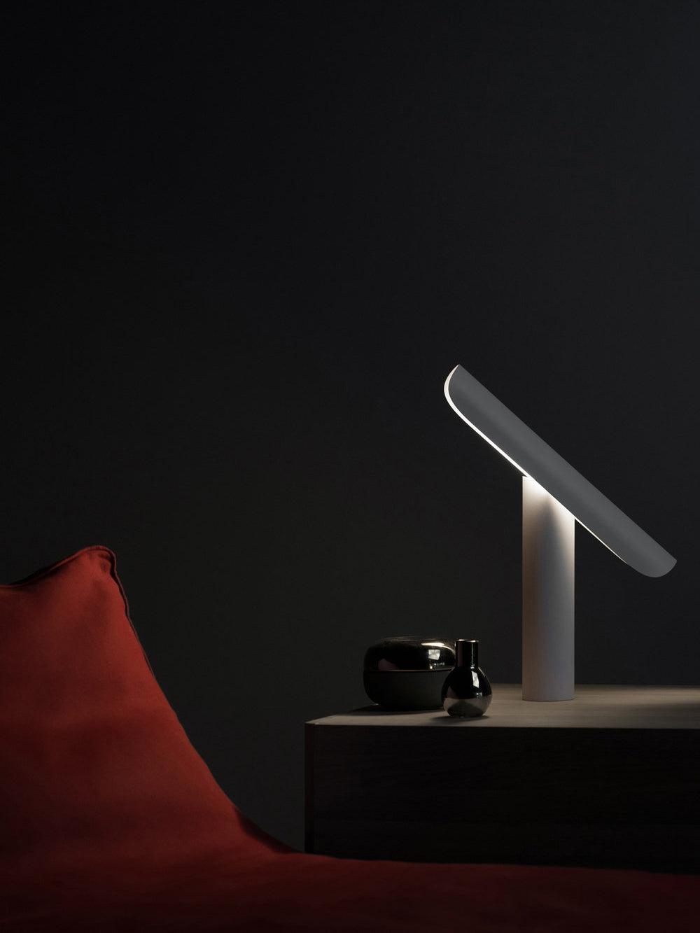 Zenice minimalistisk bordslampa