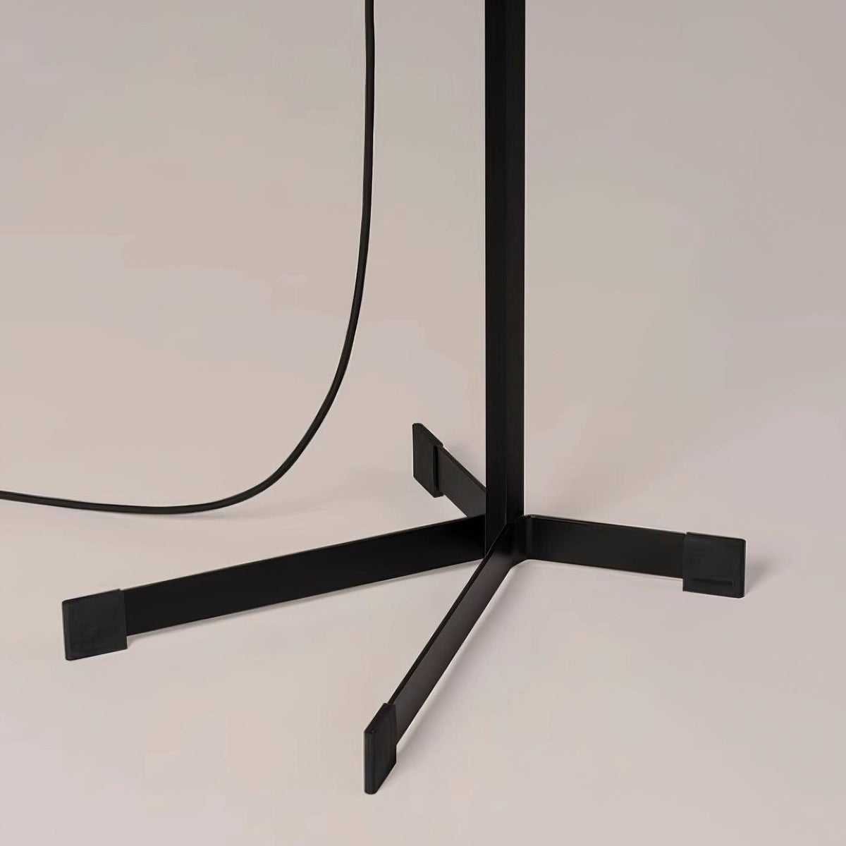 Reniselia Floor Lamp