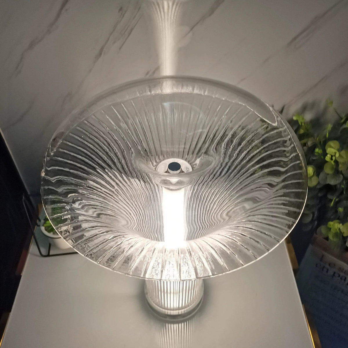 Carl moderne bordlampe i glas