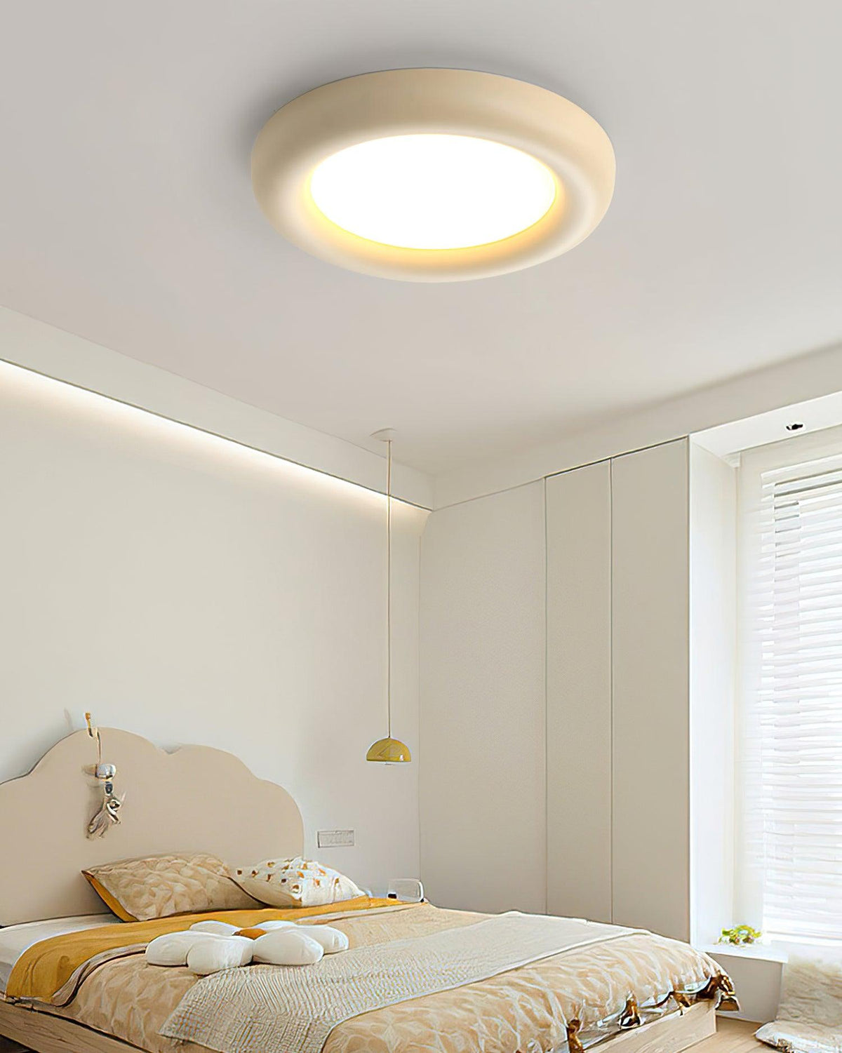 Beige loftlampe til direkte montering med baldakin, minimalistisk