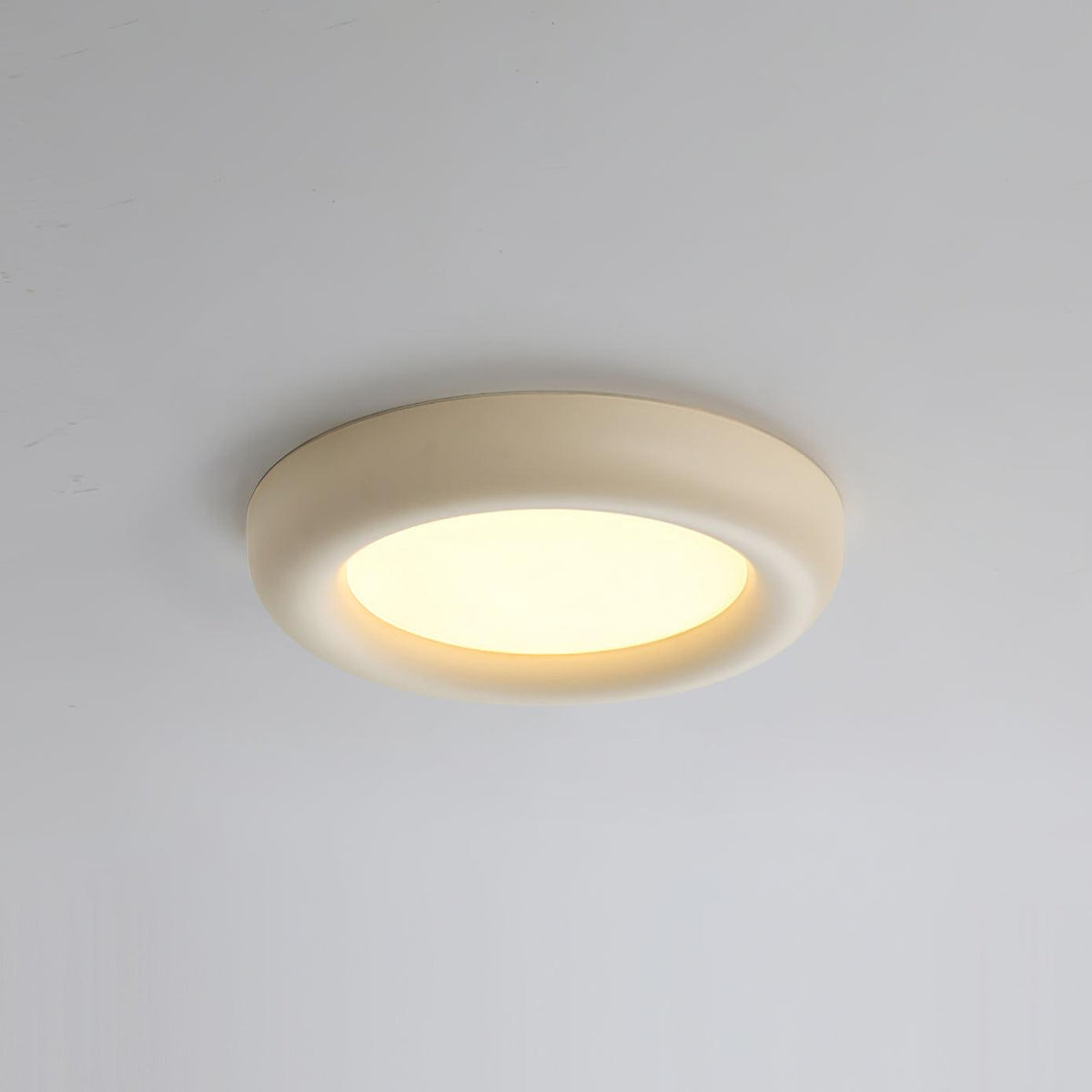 Beige loftlampe til direkte montering med baldakin, minimalistisk