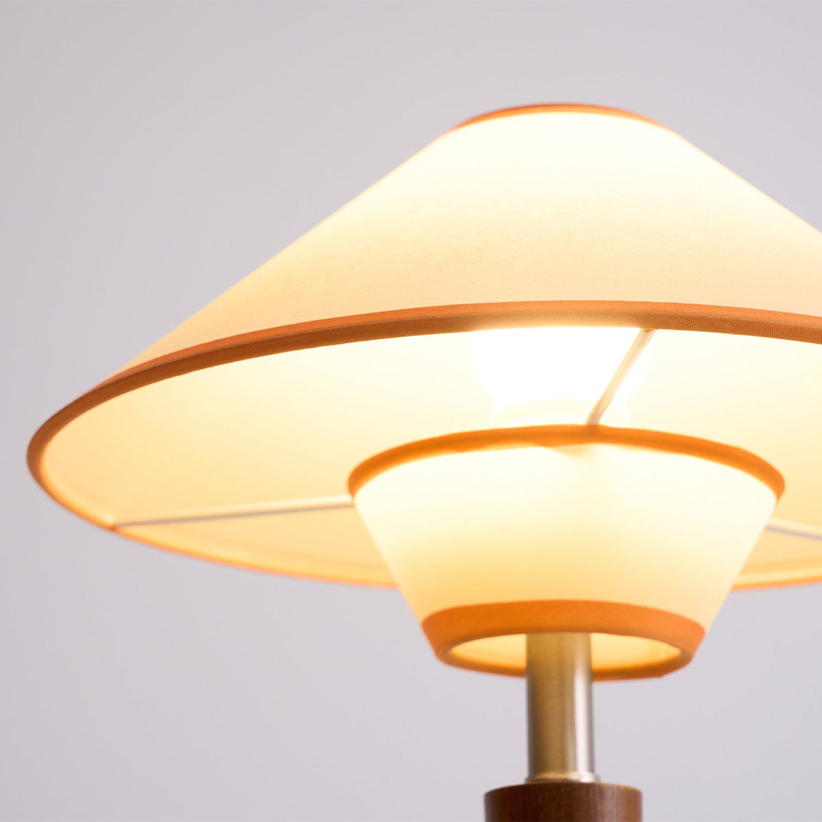 Roka bordlampe Talonwood