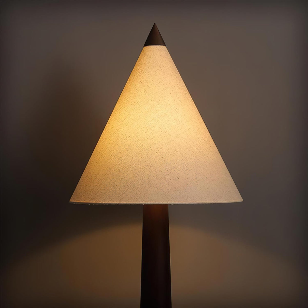 Cone-Gable golvlampa