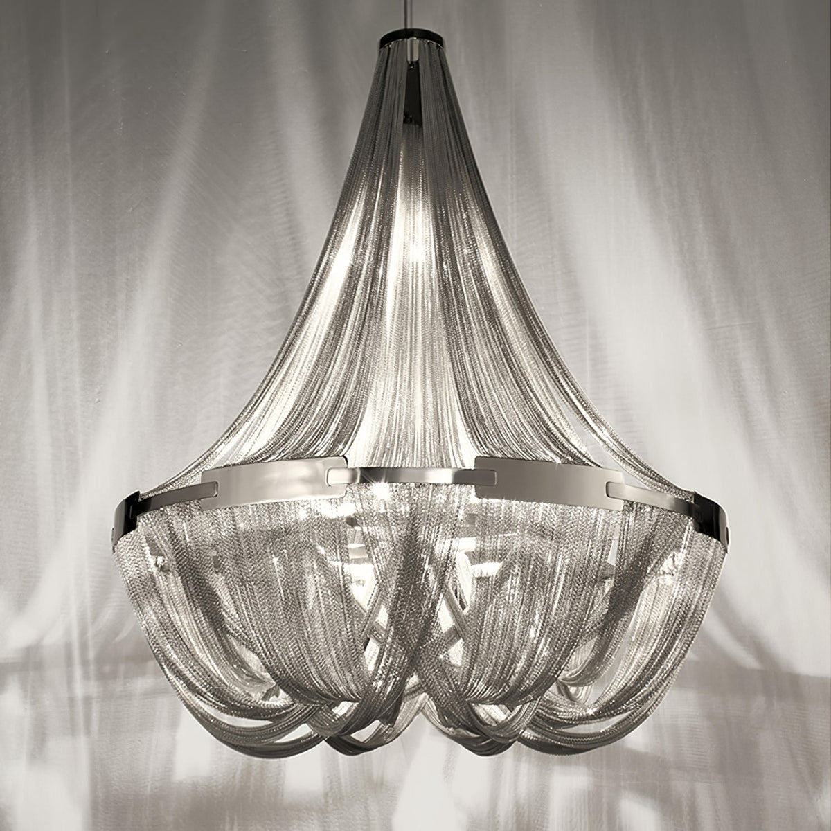 Candelabro com borlas e corrente de alumínio Zylen