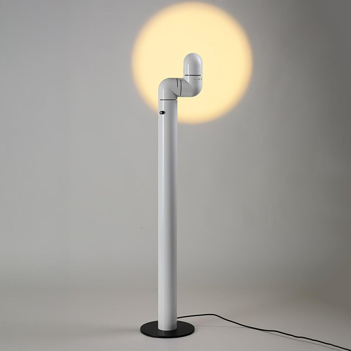 Nyor golvlampa i aluminium