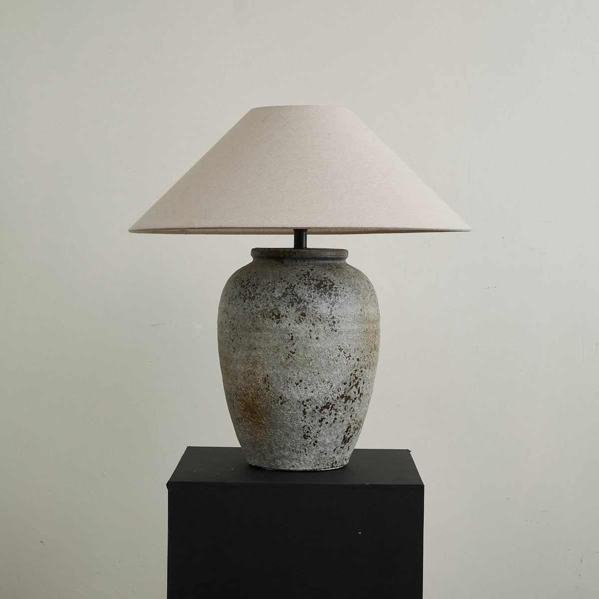 Terra bordlampe i keramik og stof