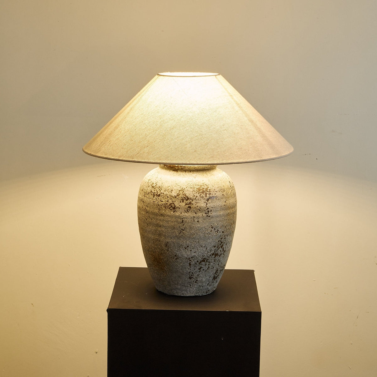 Terra bordlampe i keramik og stof