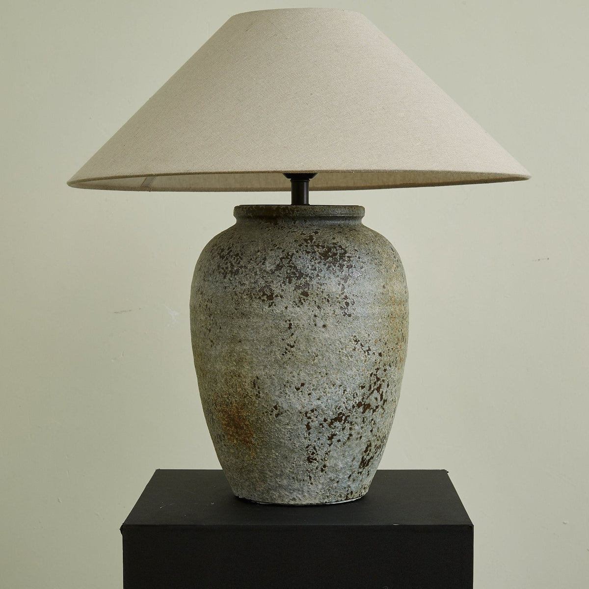 Terra bordlampe i keramik og stof