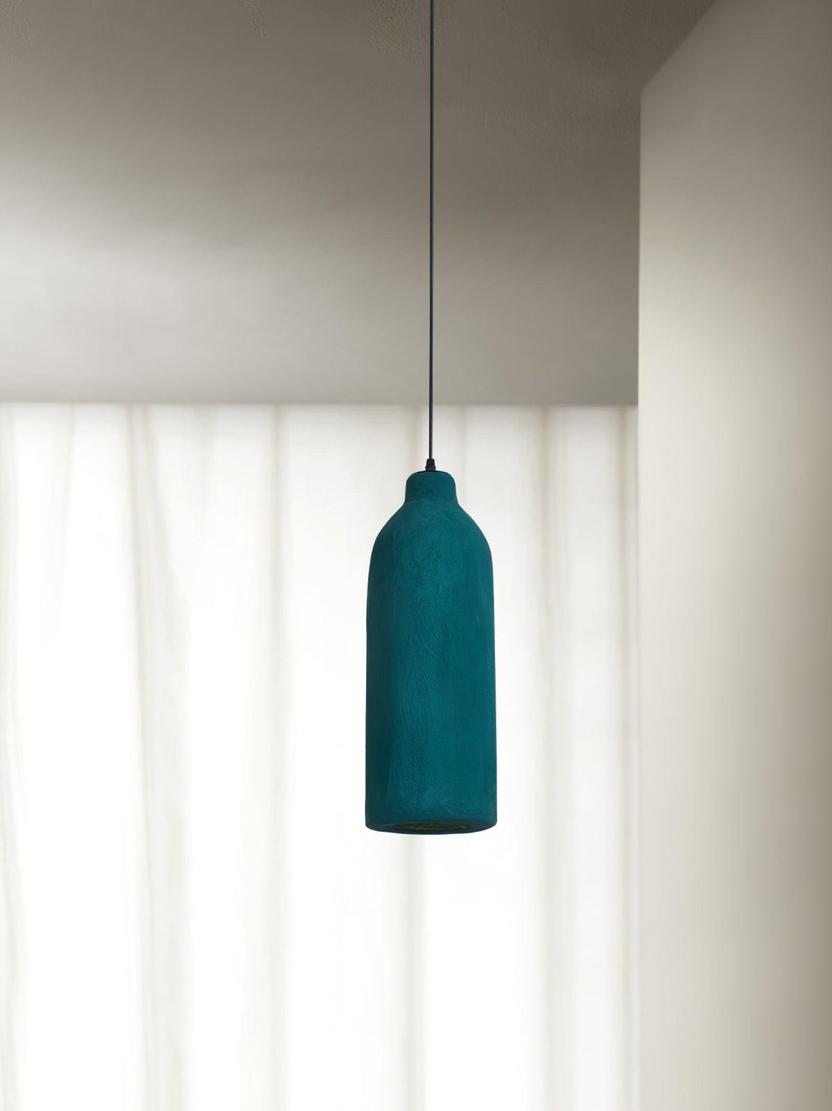 Candeeiro suspenso minimalista em resina Ulvynia