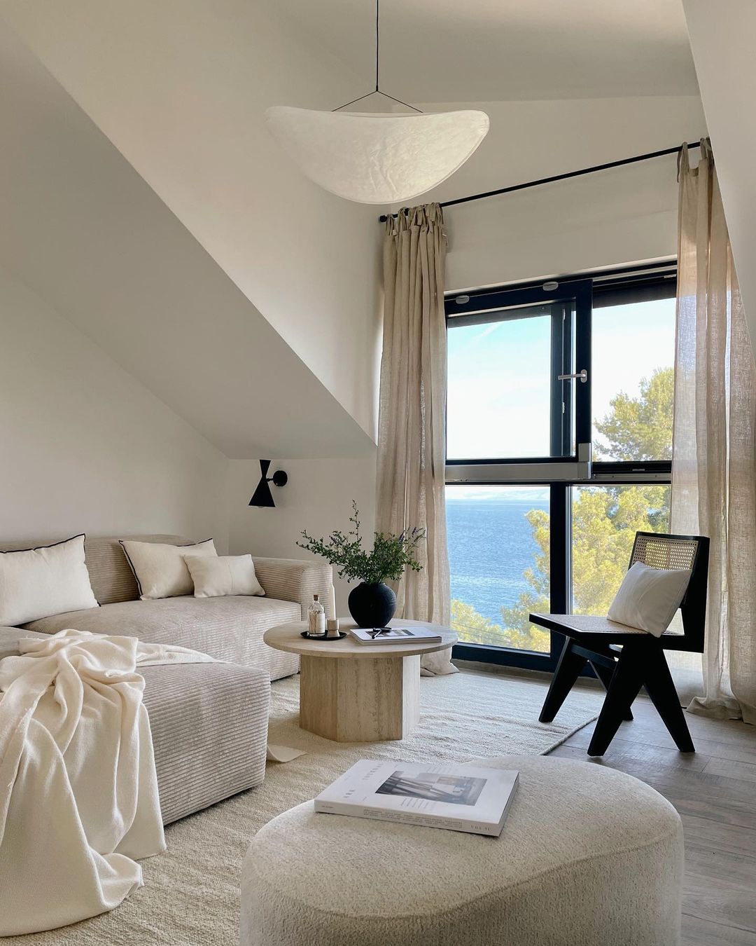 Candeeiro suspenso em papel e fibra de vidro Larenol