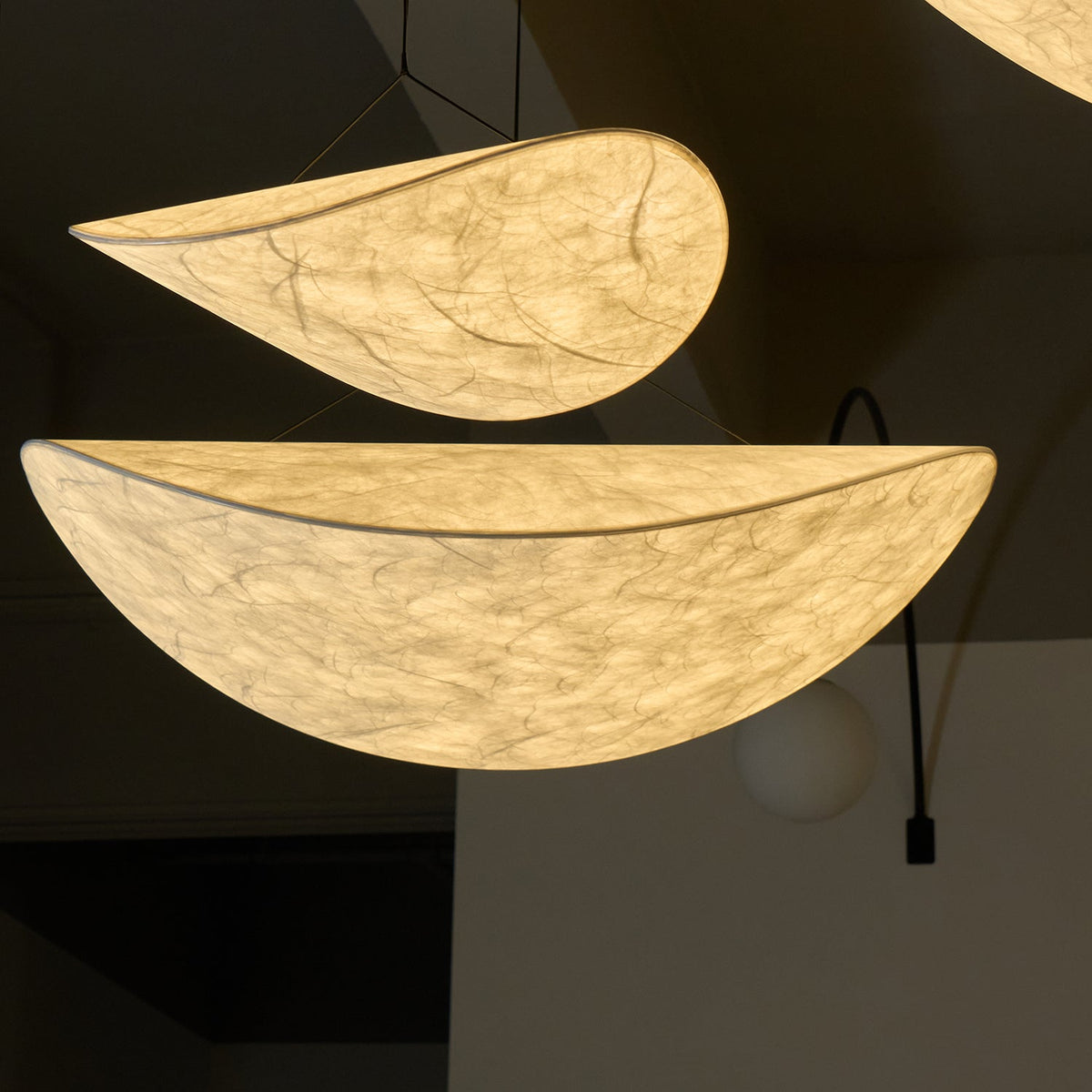 Luminette, minimalistinen silkkiriippuvalaisin