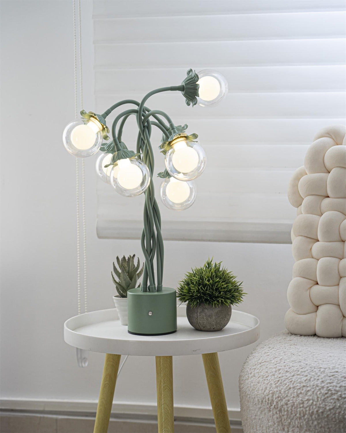 Viraoora Table Lamp