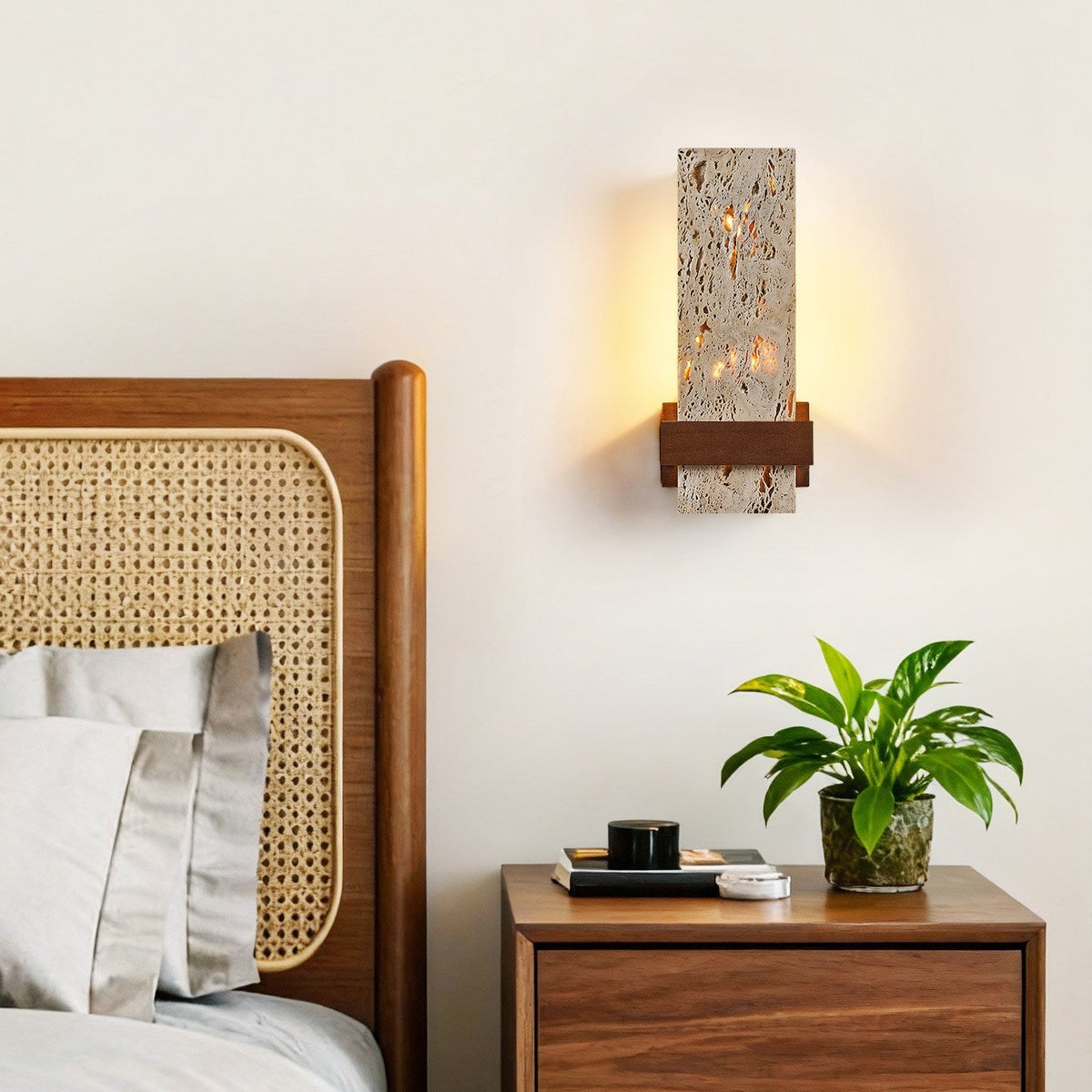 Brann Terra vägglampa i travertin