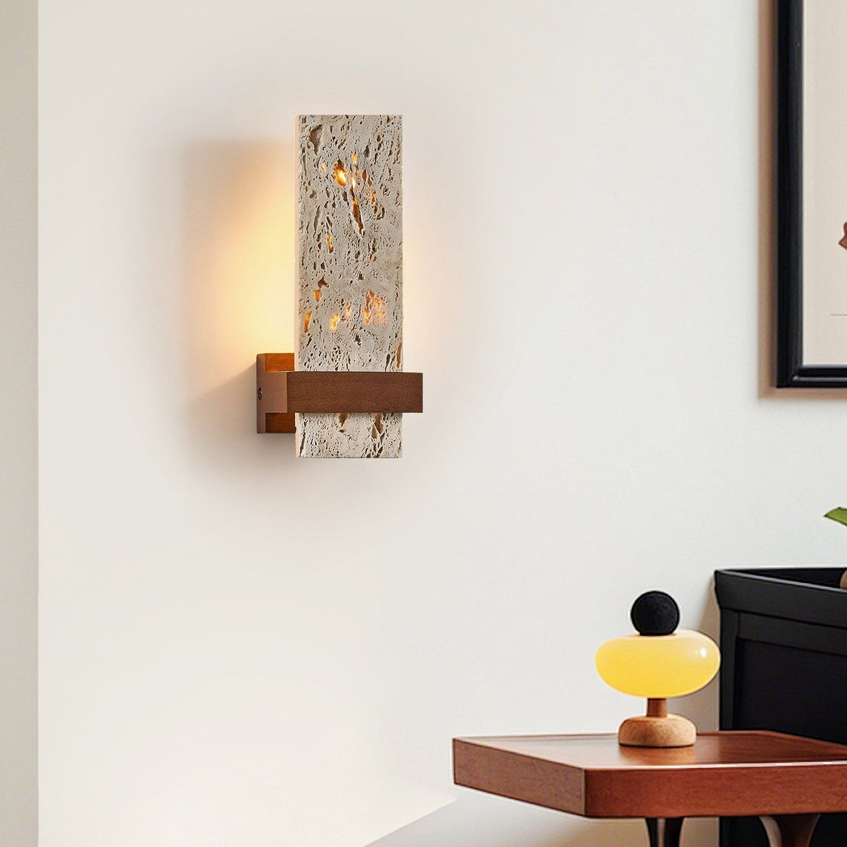 Brann Terra vägglampa i travertin