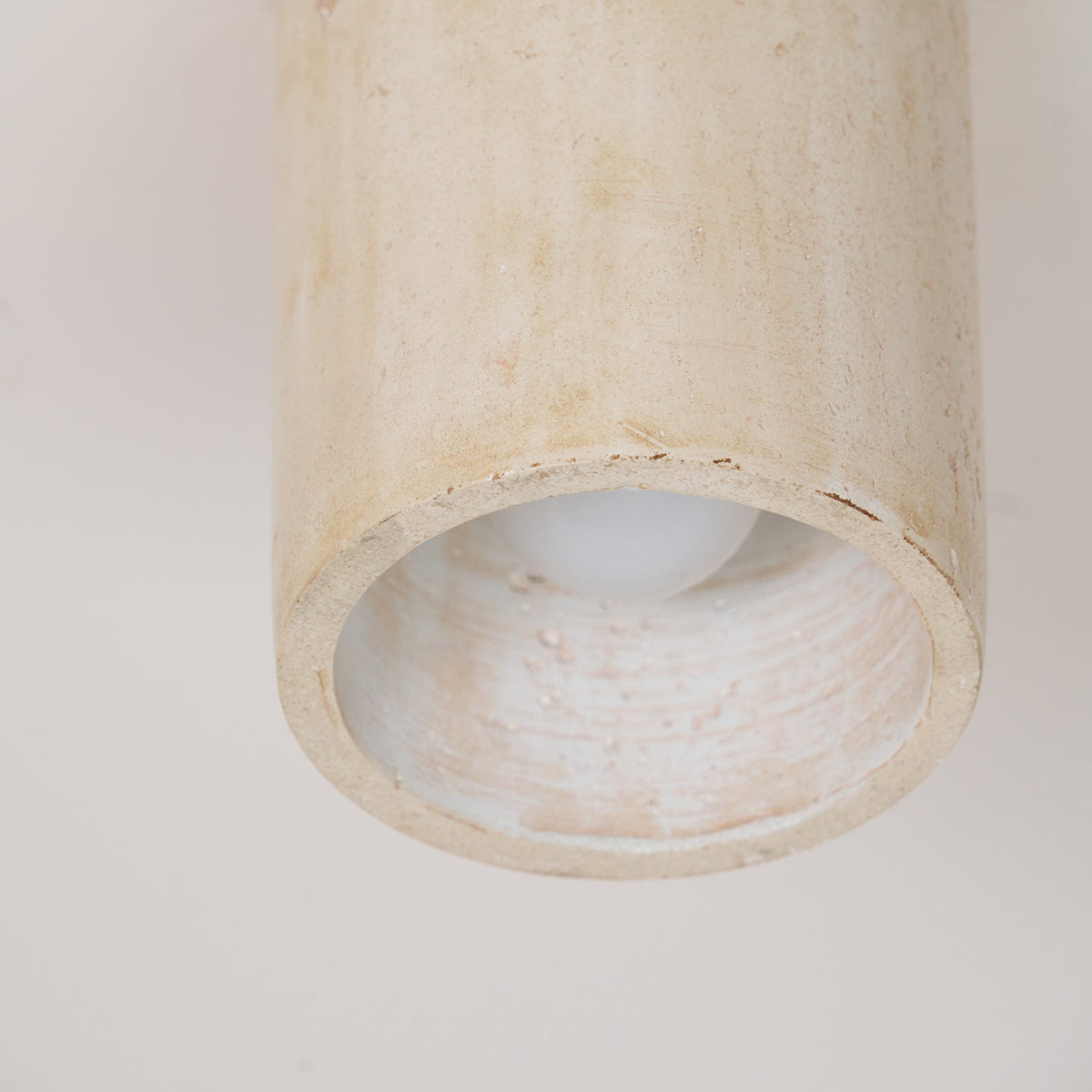 Valelelle loftslampe i travertin med cylindrisk kappe