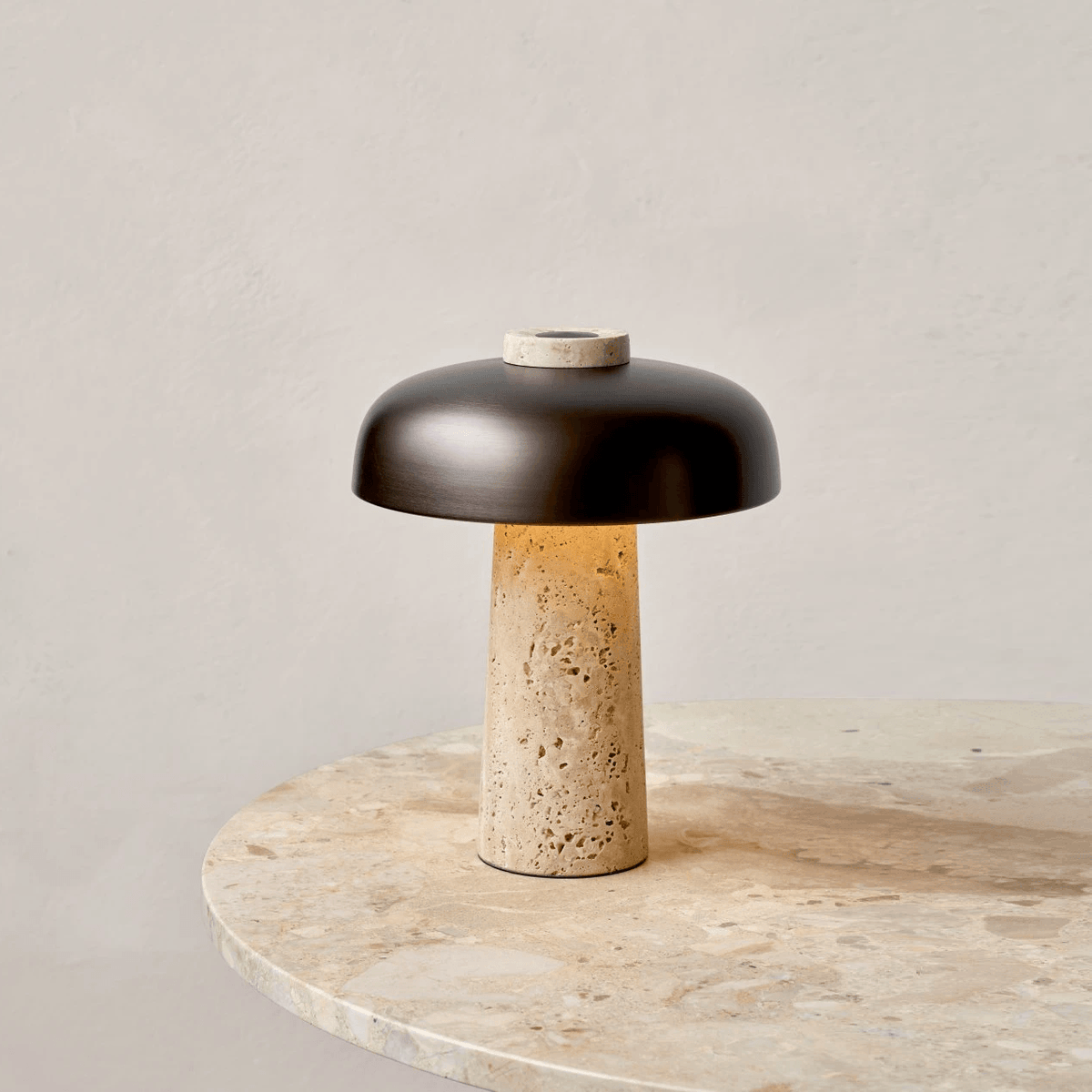 Tavivira svampeformet travertinbordlampe