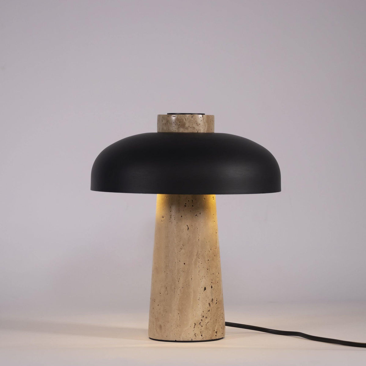 Tavivira svampeformet travertinbordlampe