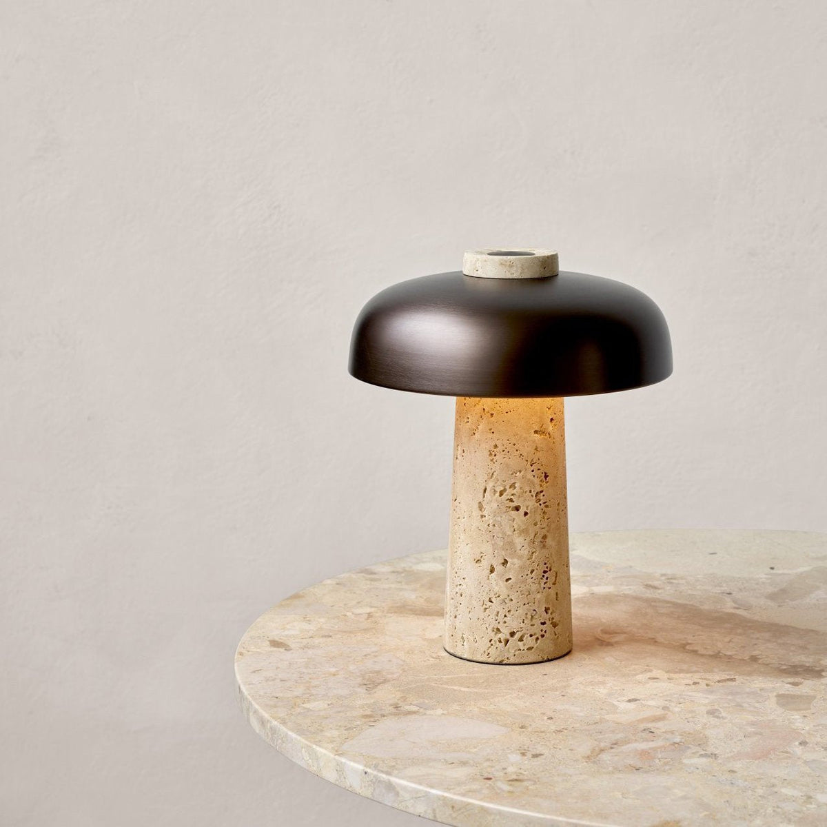 Tavivira svampeformet travertinbordlampe
