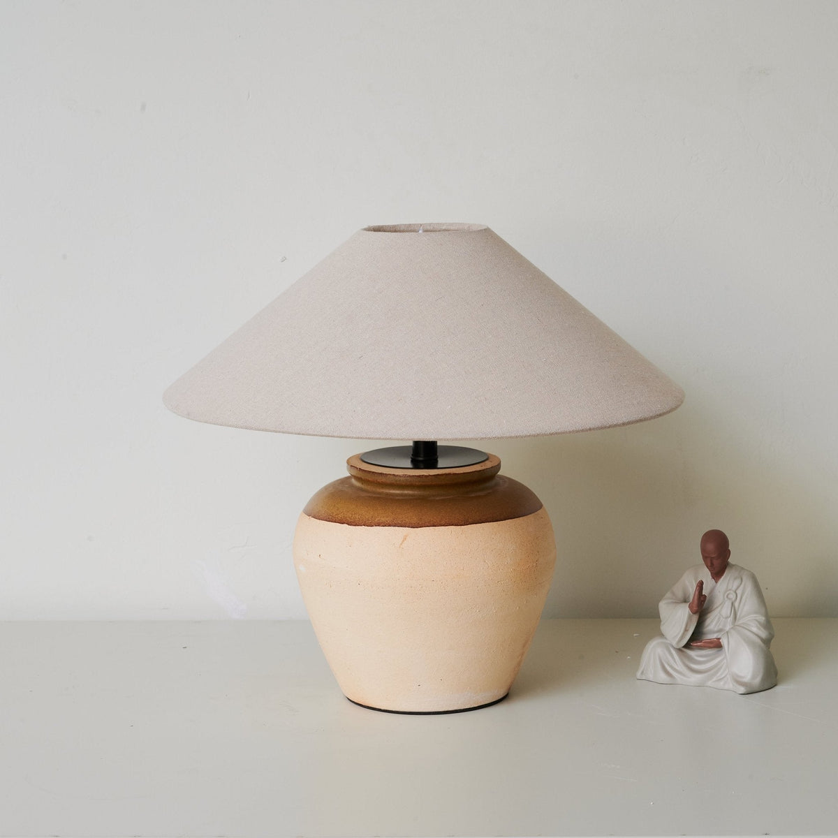 Eric moderne bordlampe i keramik