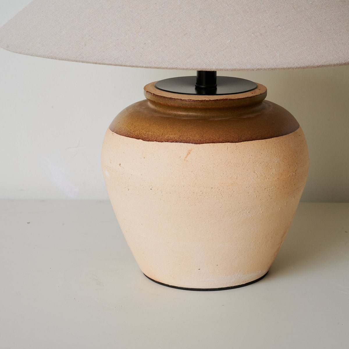 Eric moderne bordlampe i keramik