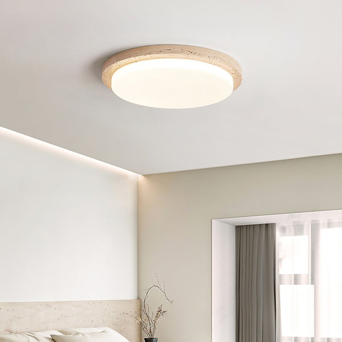 Tavisella loftslampe i travertin med glat kant