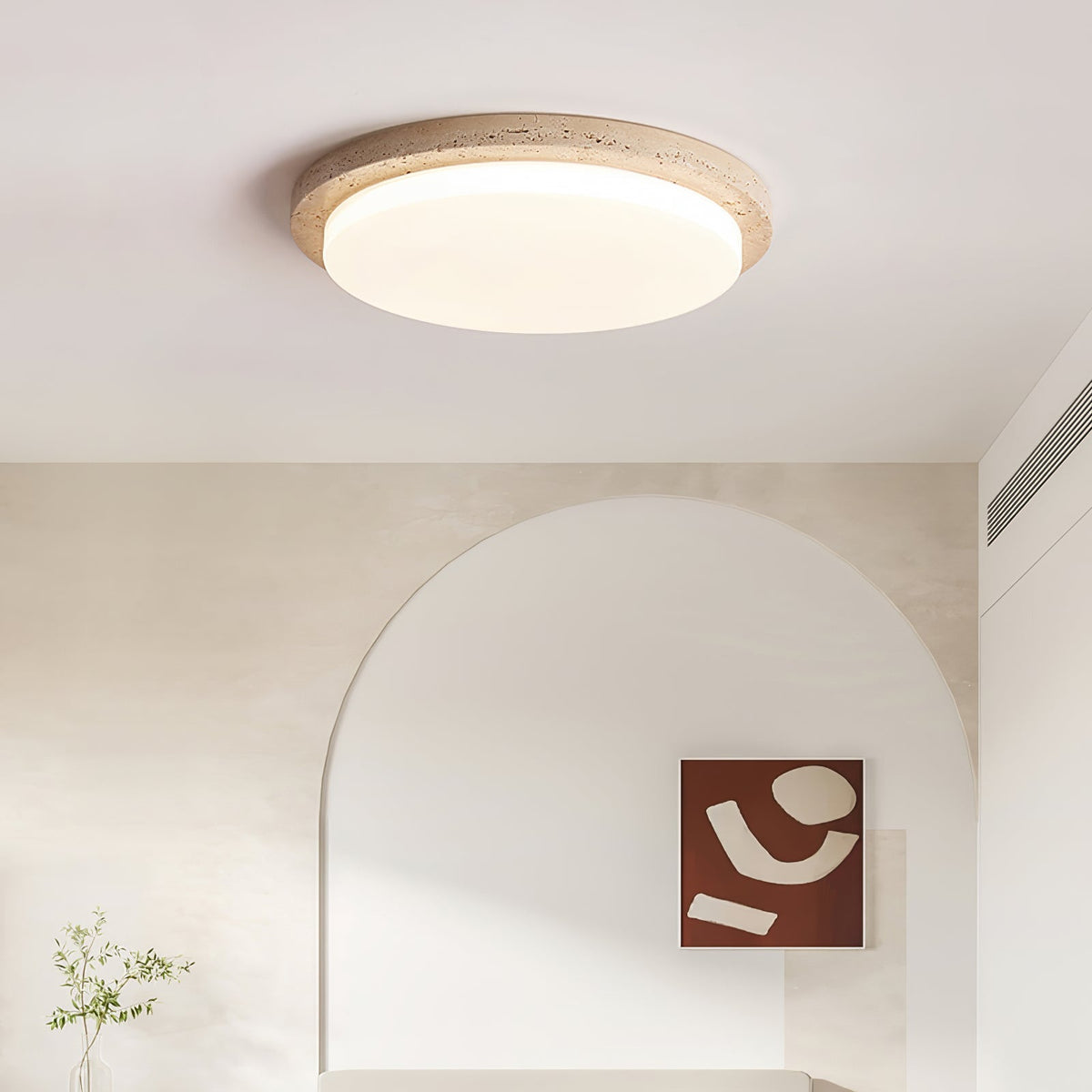 Tavisella loftslampe i travertin med glat kant
