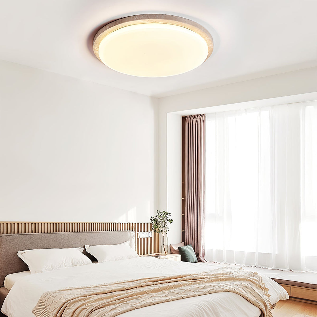 Tavisella loftslampe i travertin med glat kant