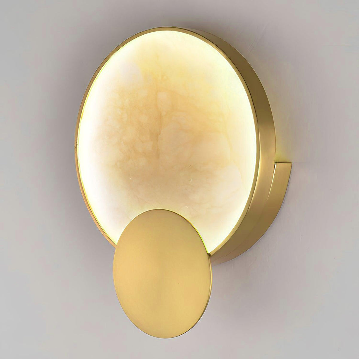 Myvelarae rund vägglampa i alabaster