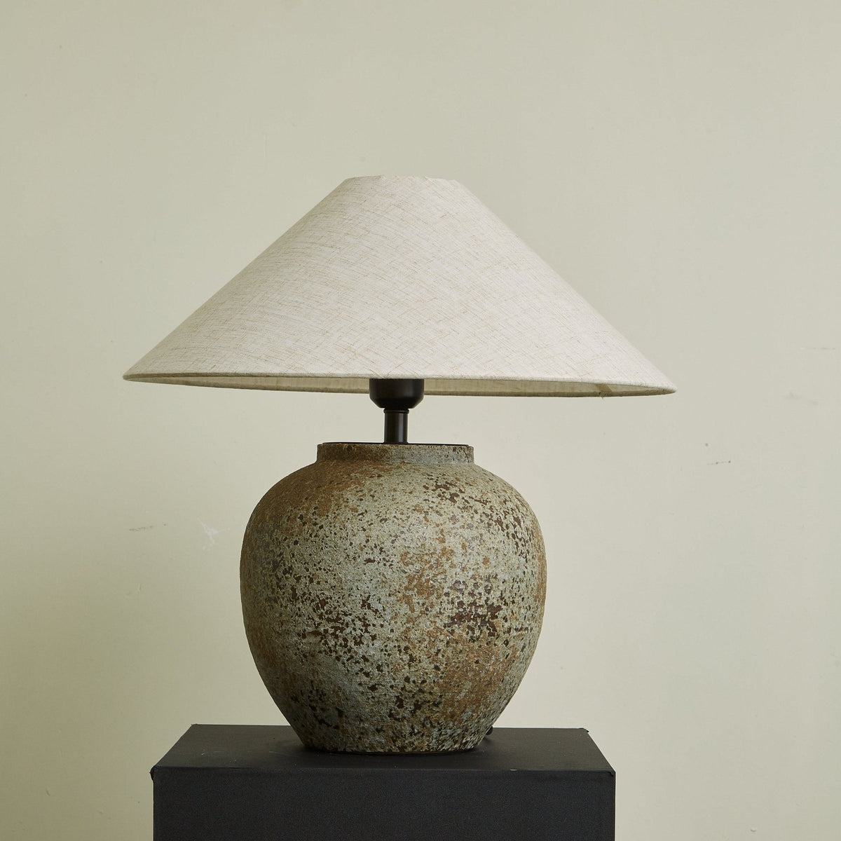 Wells rustik keramisk bordlampe