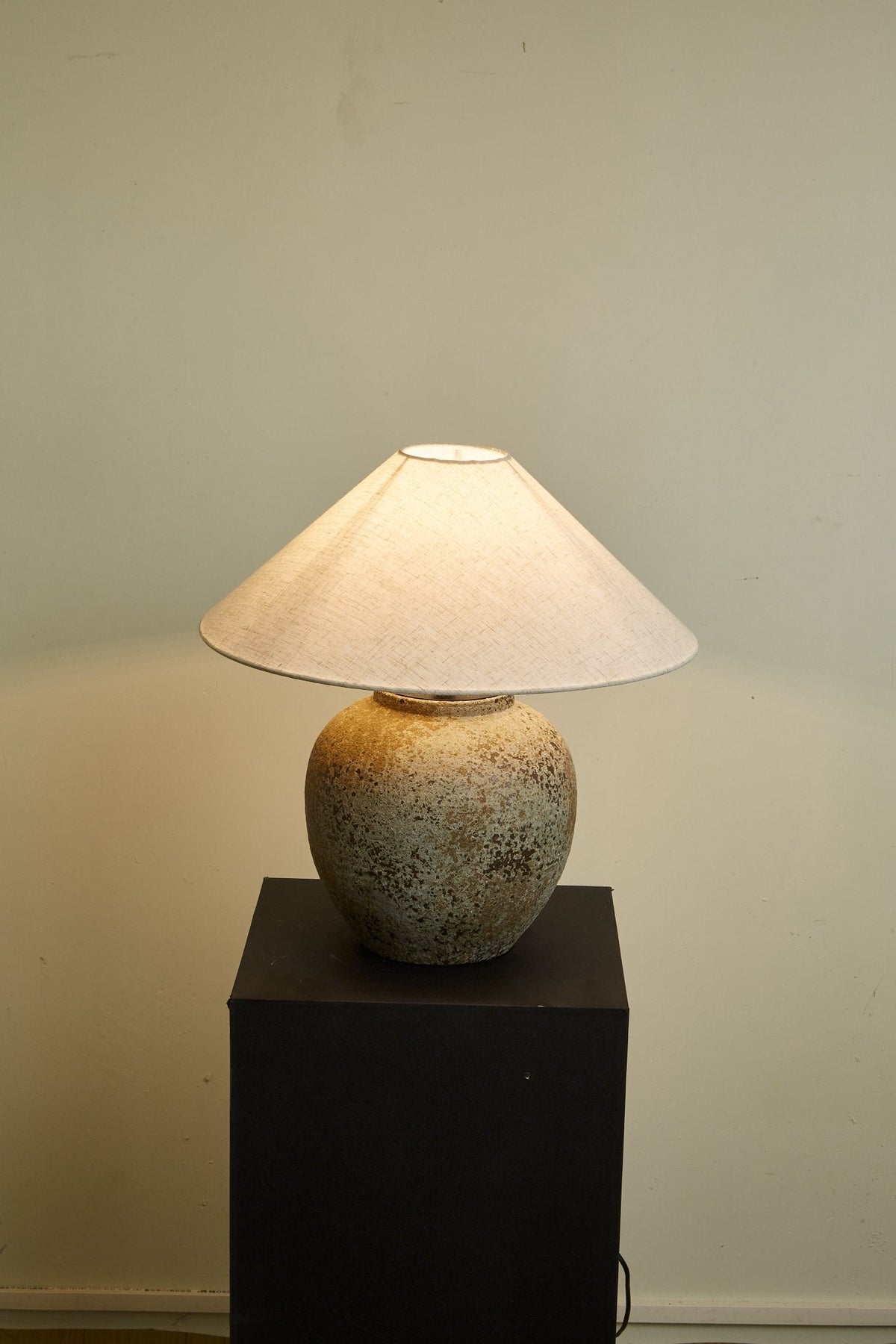 Wells rustik keramisk bordlampe