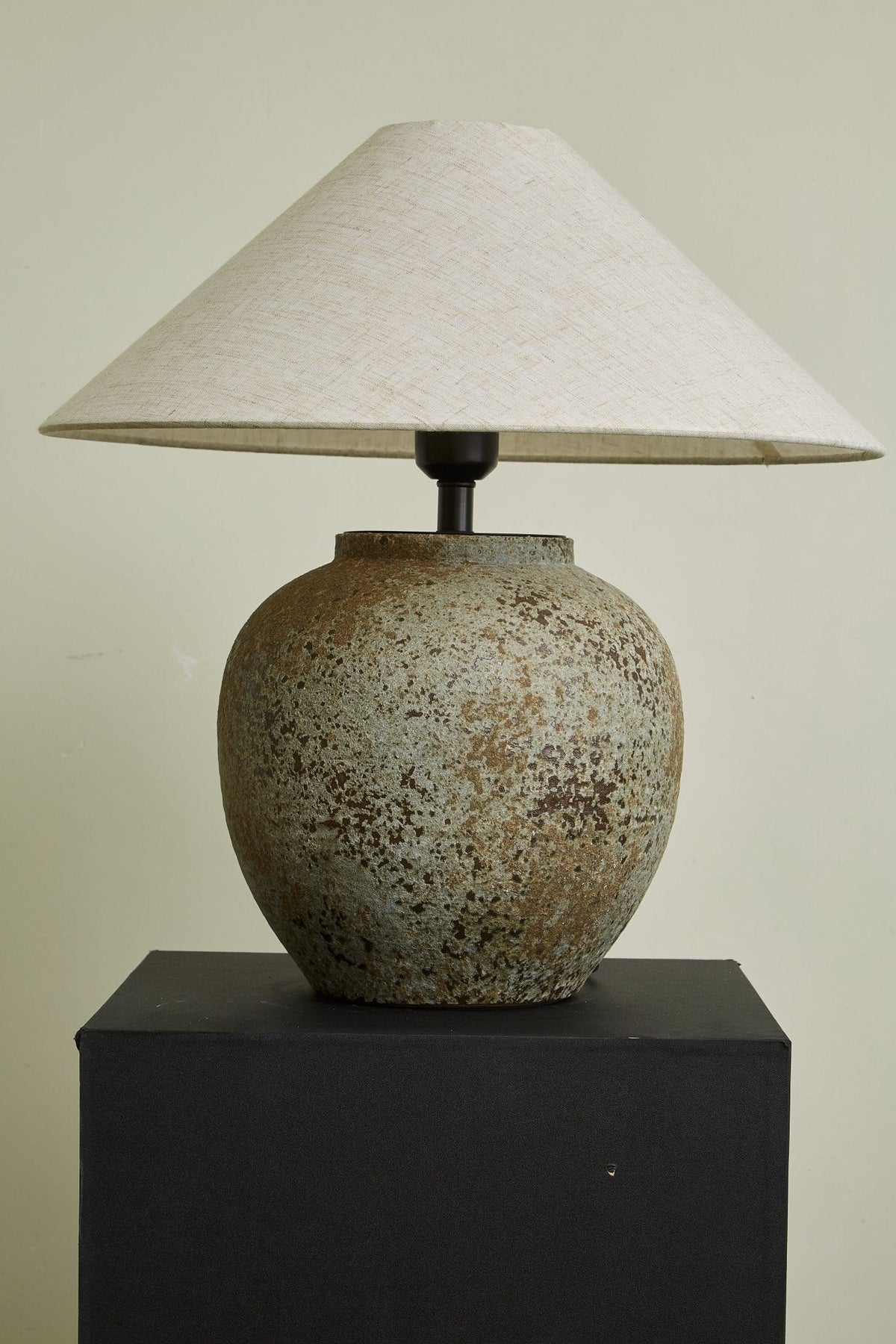 Wells rustik keramisk bordlampe