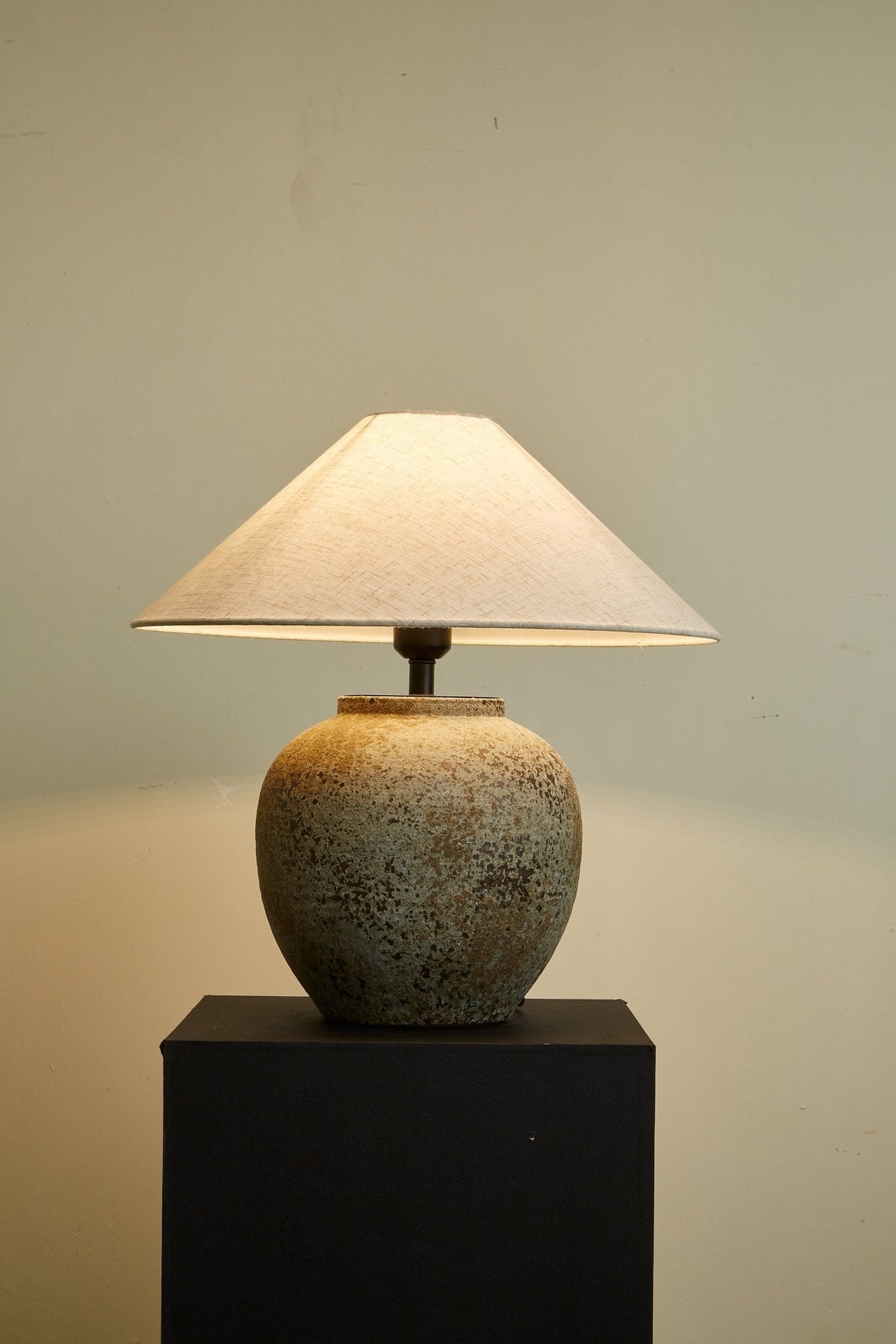 Wells rustik keramisk bordlampe