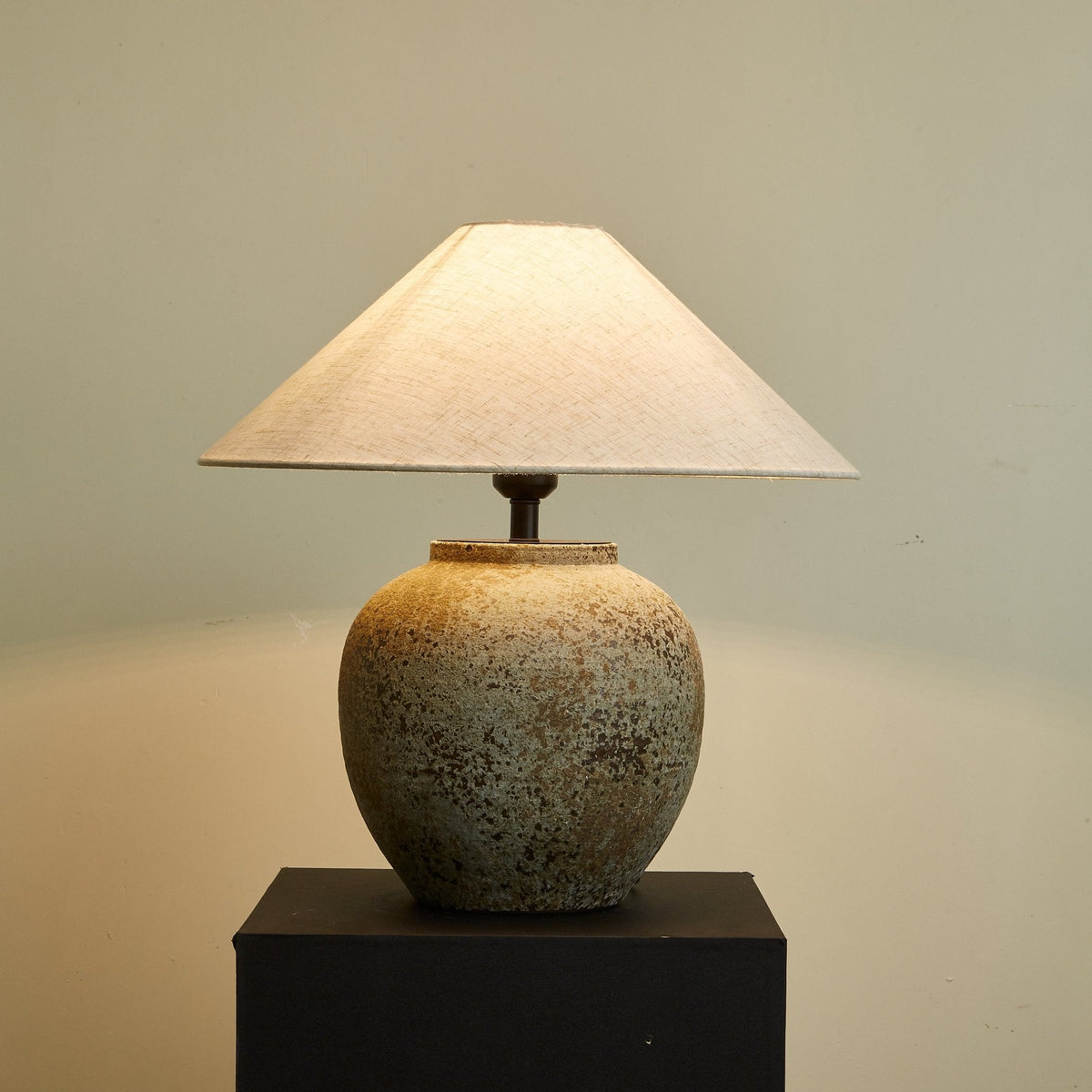Wells rustik keramisk bordlampe