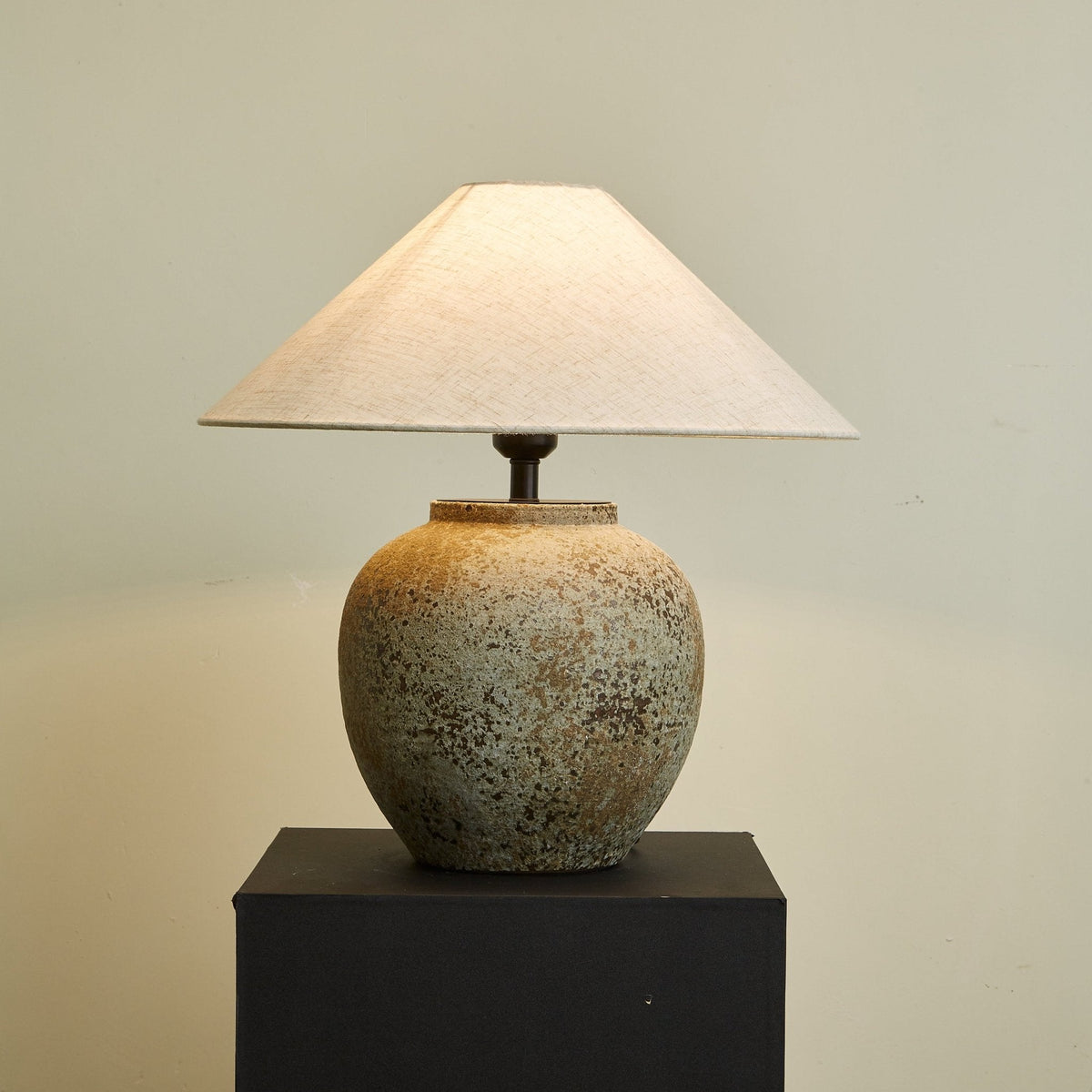 Wells rustik keramisk bordlampe