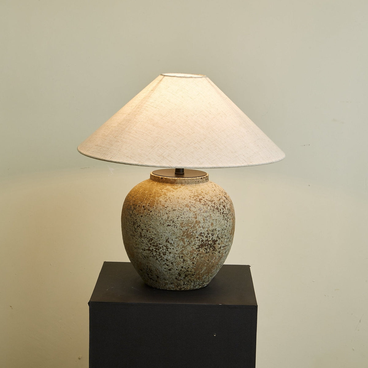 Wells rustik keramisk bordlampe