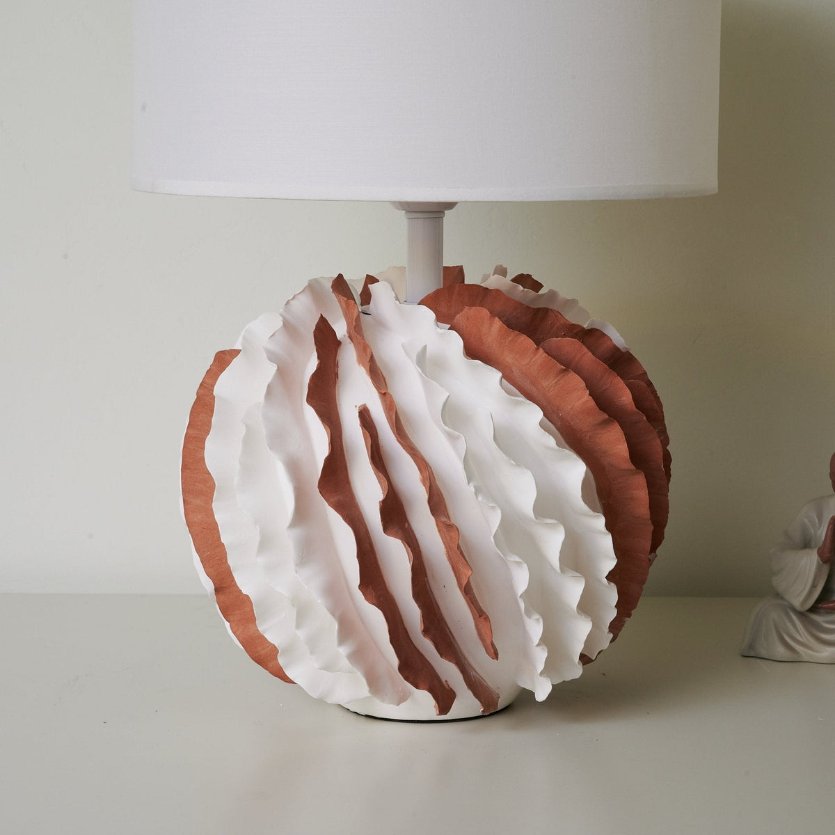 Jeremy moderne bordlampe i keramik