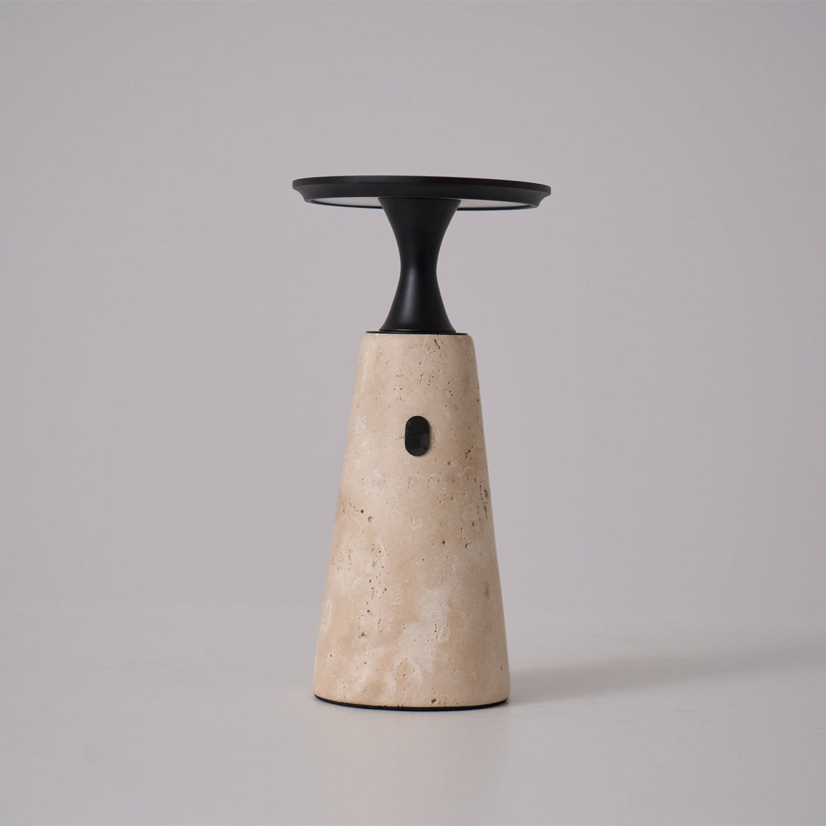 Vespera skulptural bordslampa i travertin