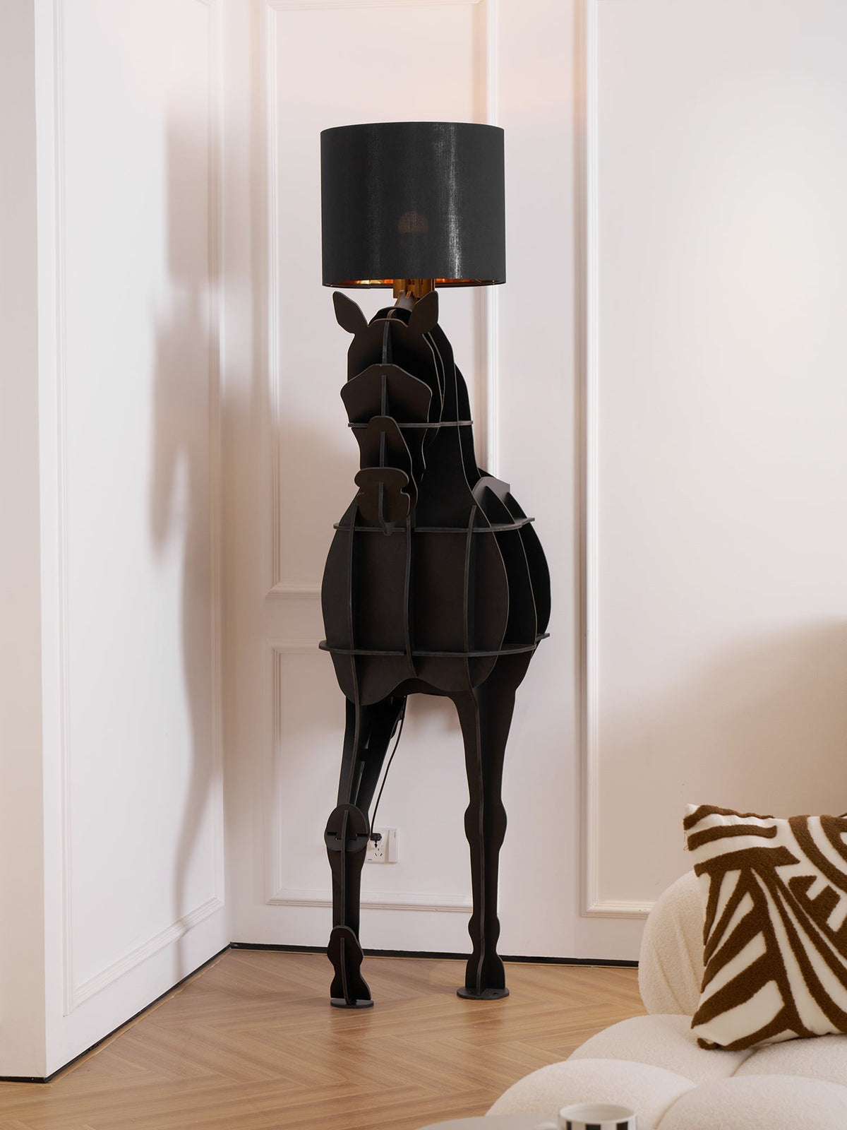 Candeeiro de pé com formato de cavalo Nrasen