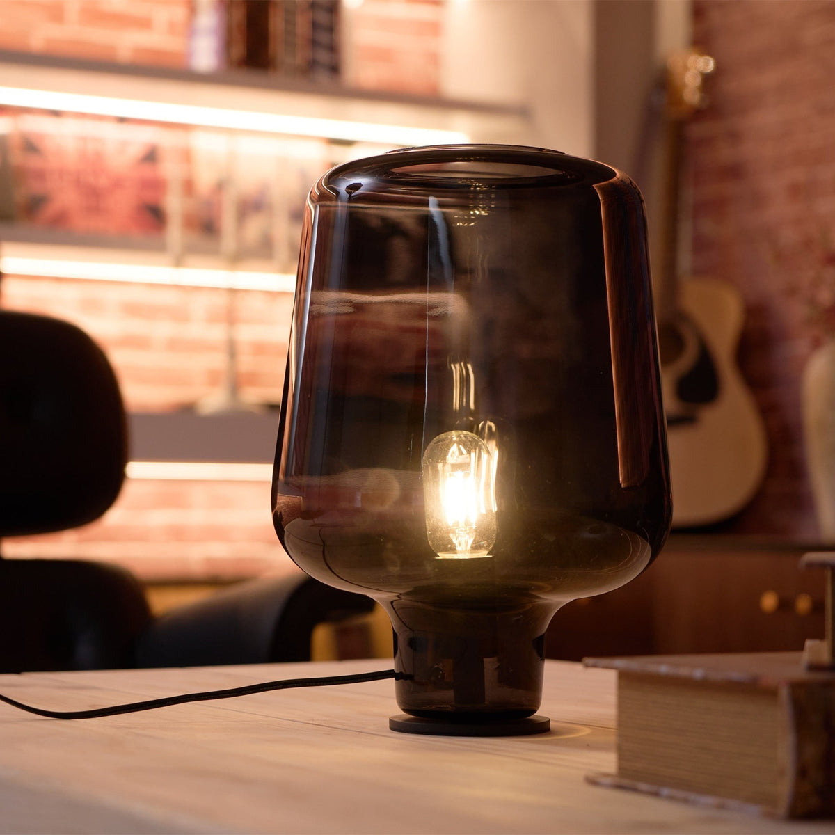 Candeeiro de mesa contemporâneo de vidro Eanlari