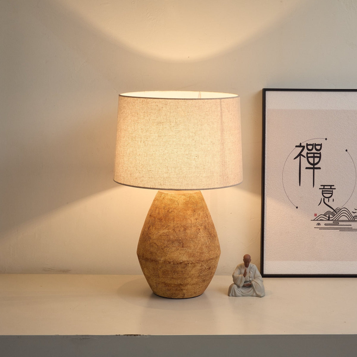 Candeeiro de mesa em tons de terracota texturada