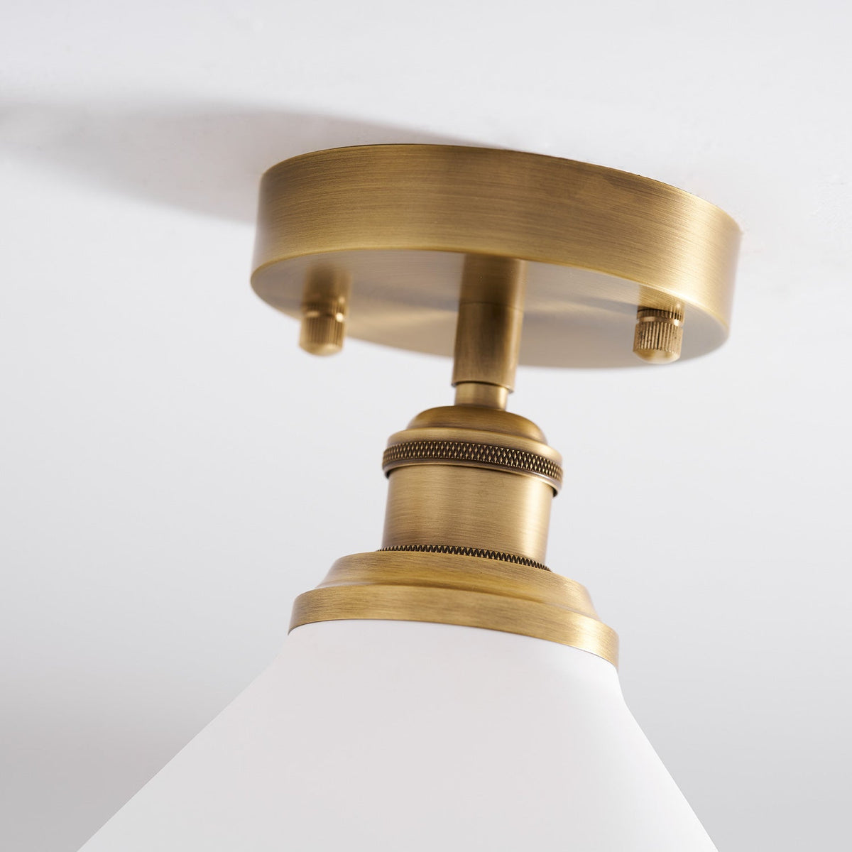 Aureleon minimalistisk taklampa i mässing