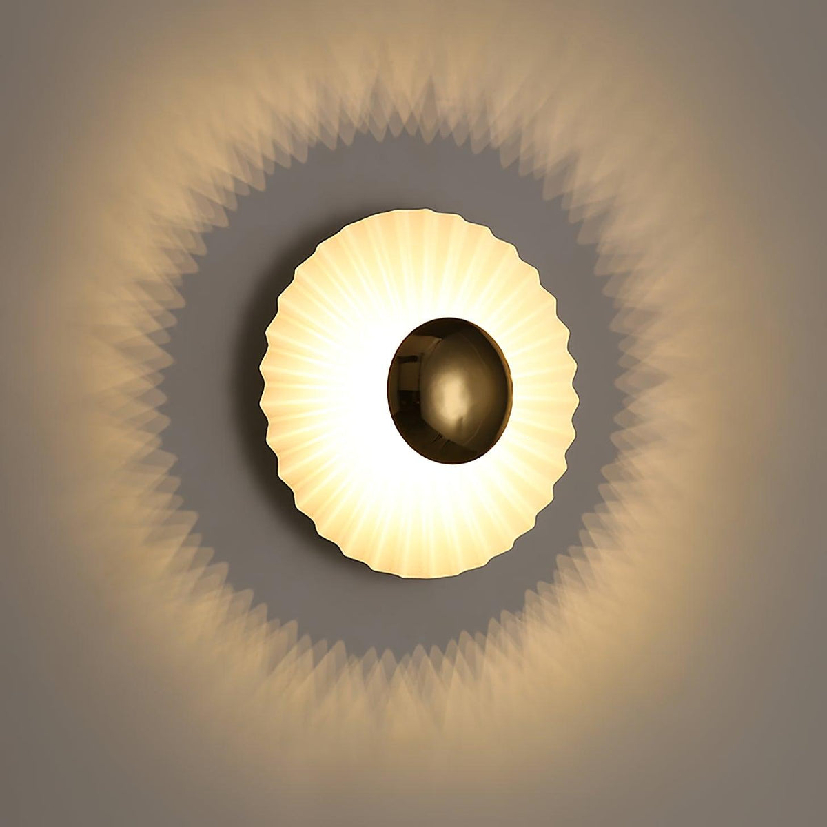 Arlorila vägglampa i harts