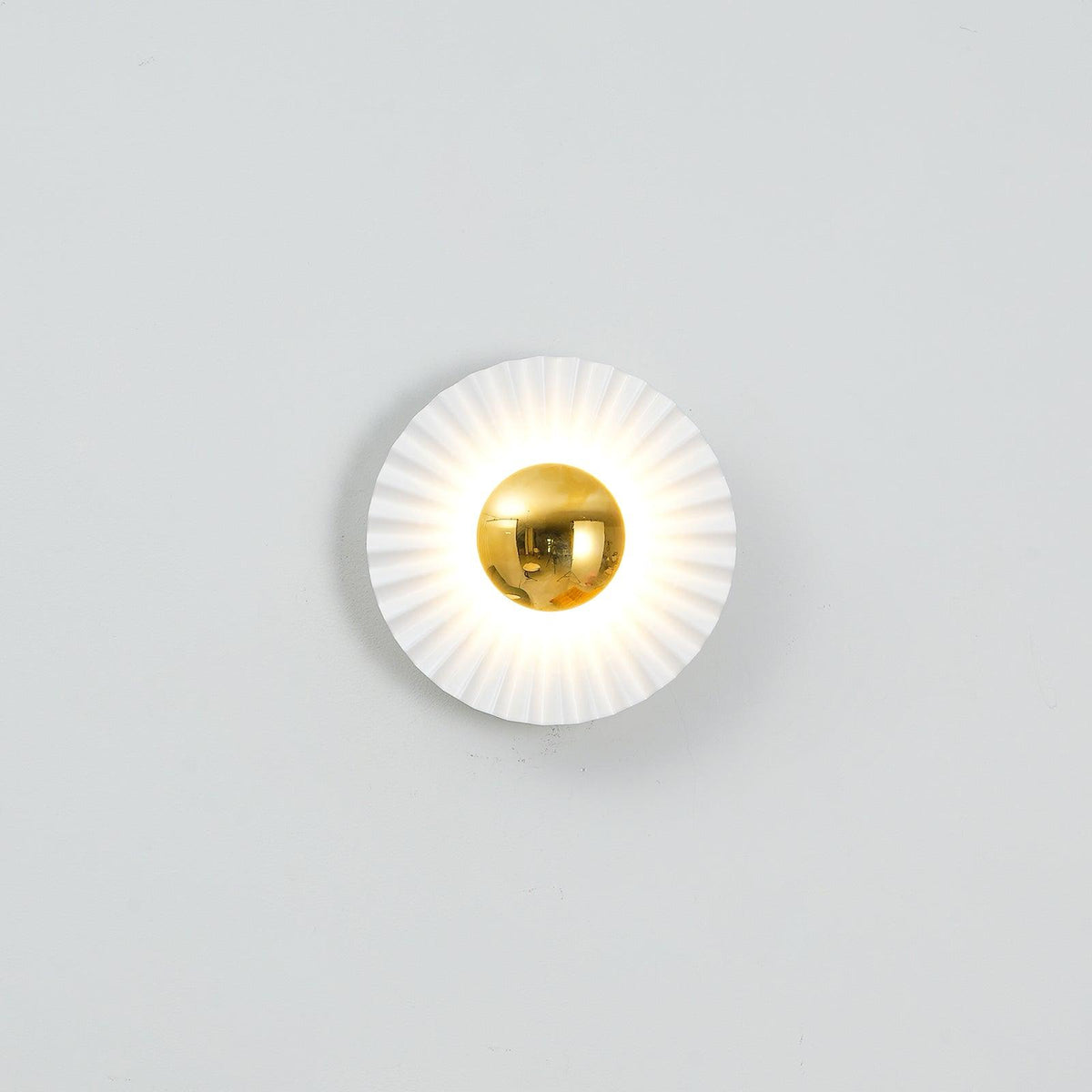 Arlorila vägglampa i harts